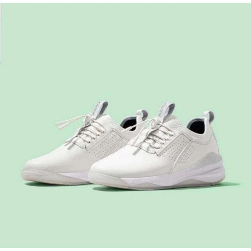 CLOVES Core White Size 5 shoes